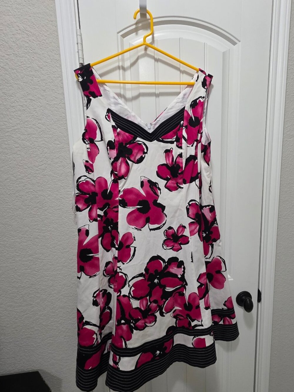 Jones Studio sleeveless floral dress — size 16W